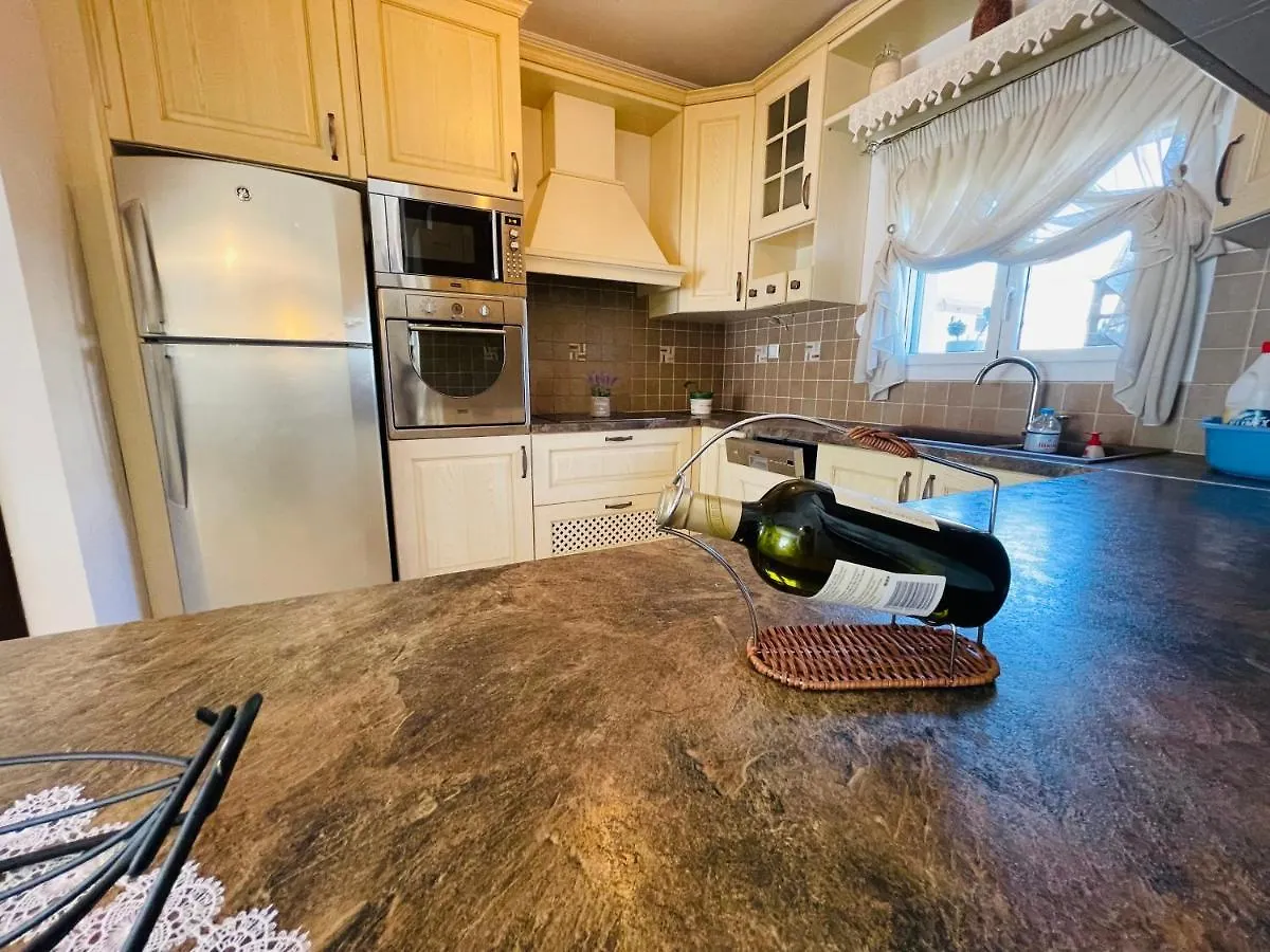 فيلا D & J Luxury House Nea Kallikrateia بيت للعطل