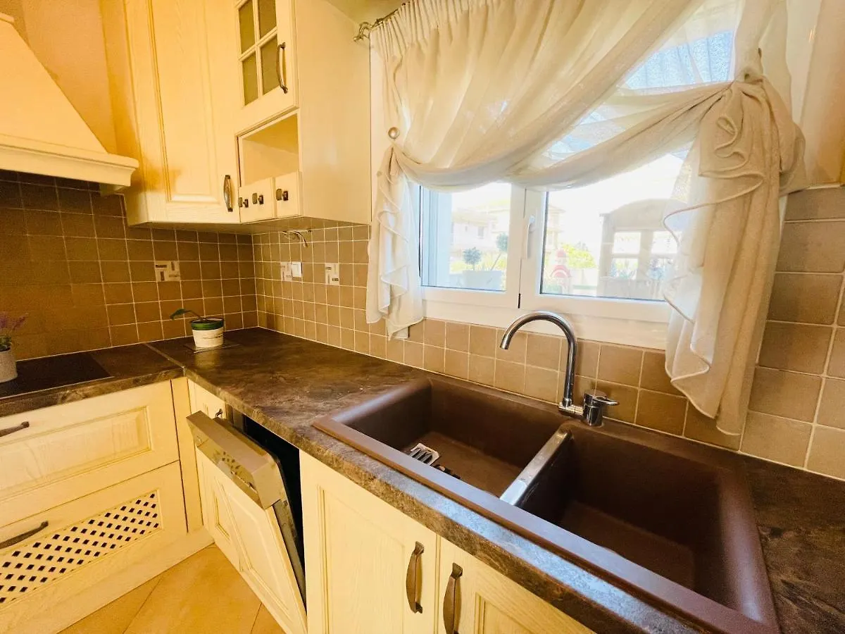 فيلا D & J Luxury House Nea Kallikrateia اليونان